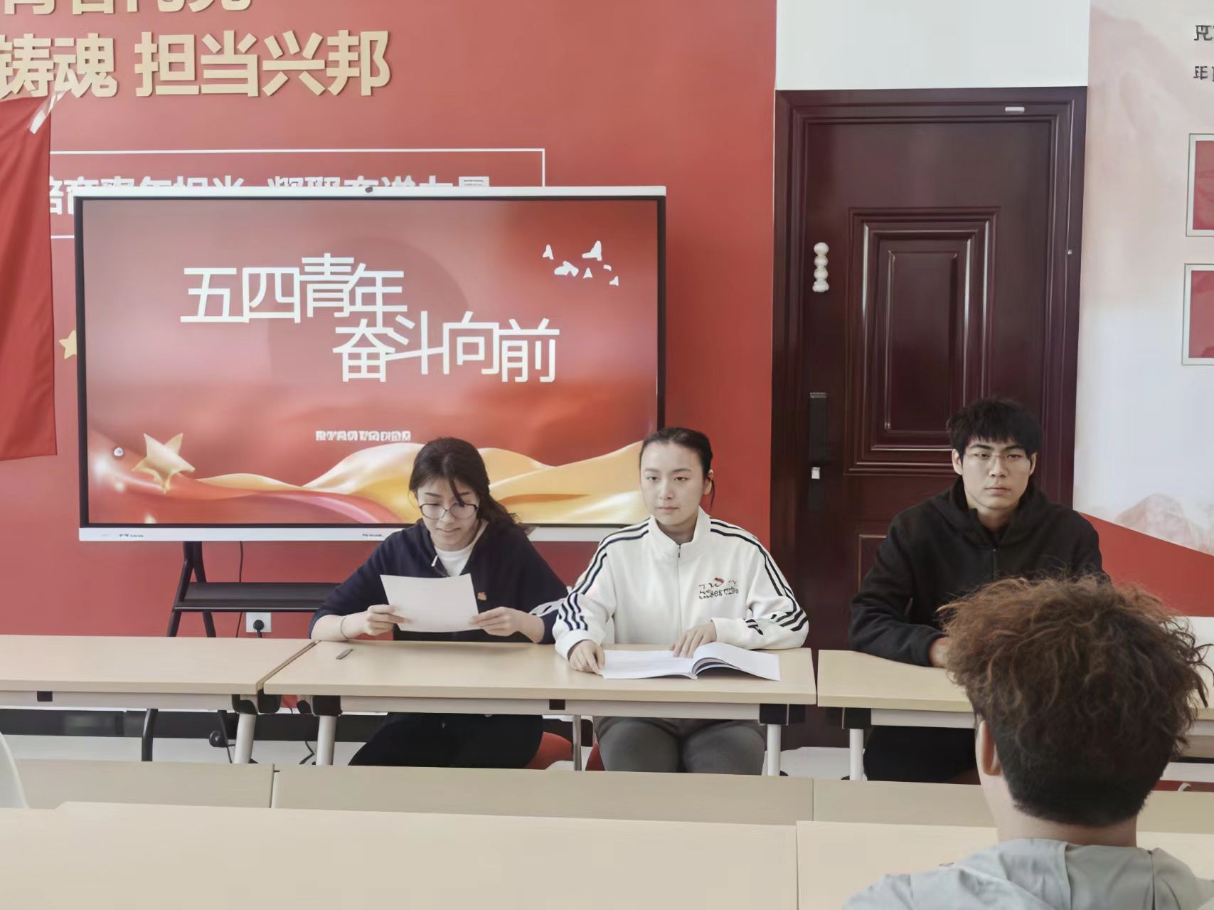 赓续五四薪火凝聚青春力量——数字商贸学院分团委开展五四青年节专题...