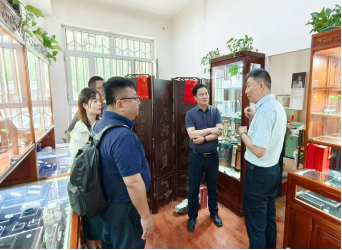 中国地质大学（武汉）珠宝学院薛保山书记一行到艺术与传播学院调研交流