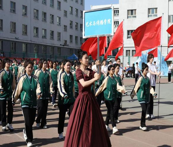 炫彩艺传 律动青春：艺术与传播学院师生点燃活力校园