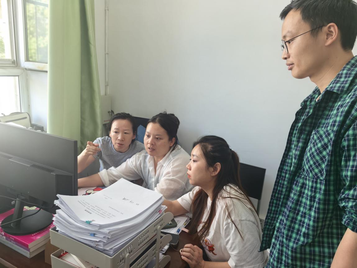 乌鲁木齐市高新区（新市区）统计局莅临我校开展劳动工资统计工作专项检查