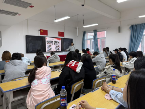 强化安全管理·表彰先进典型—旅游学院5月份宿舍长例会纪实