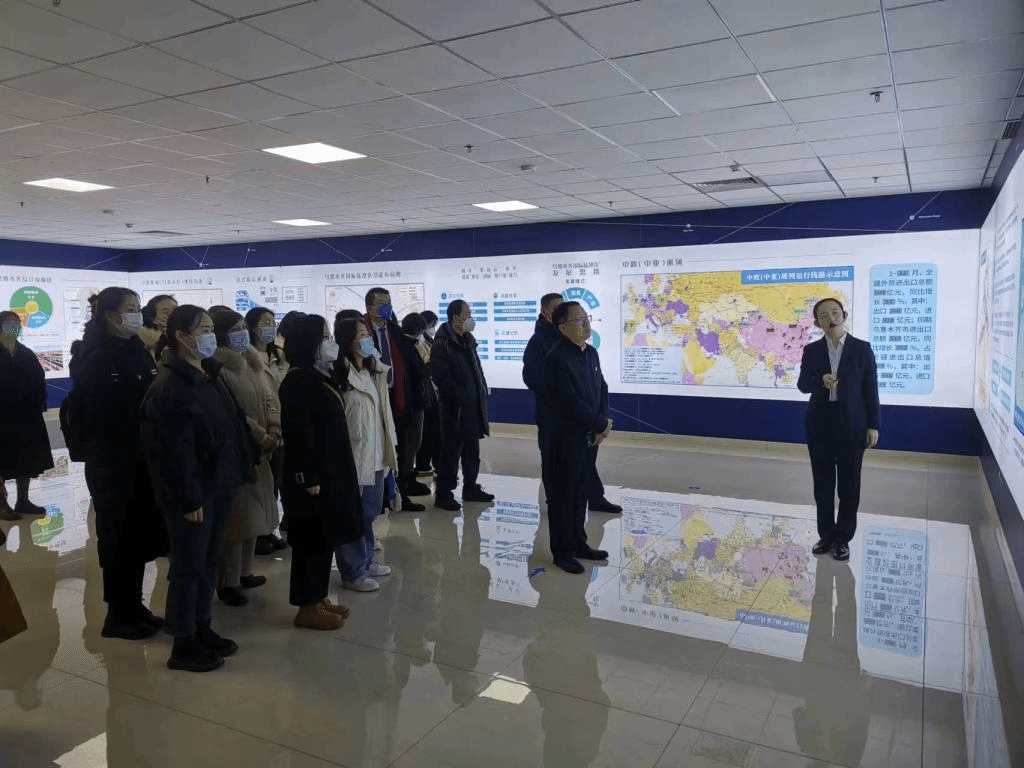 马克思主义学院前往乌鲁木齐国际陆港区开展主题党日活动