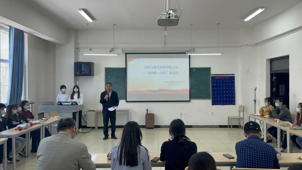 传递民族团结情 同心共融促和谐 在庆祝五一国际劳动节之日,烹饪与餐饮管理学院大组开展以“民族团结一家亲 同心共…
