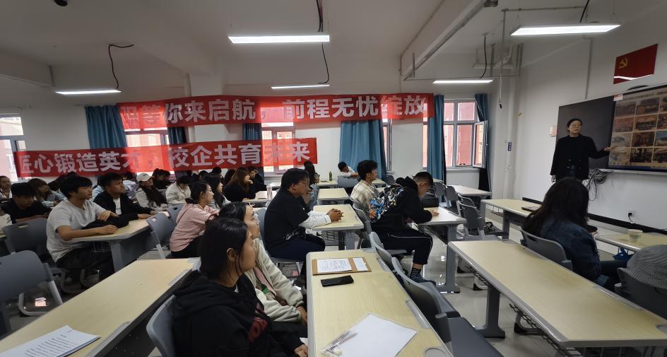 精准对接岗位 助力学子启航 ——烹饪与餐饮管理学院举办瑞幸咖啡专场宣讲会
