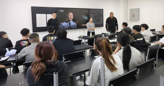 烹饪与餐饮管理学院给学生开展入学安全教育