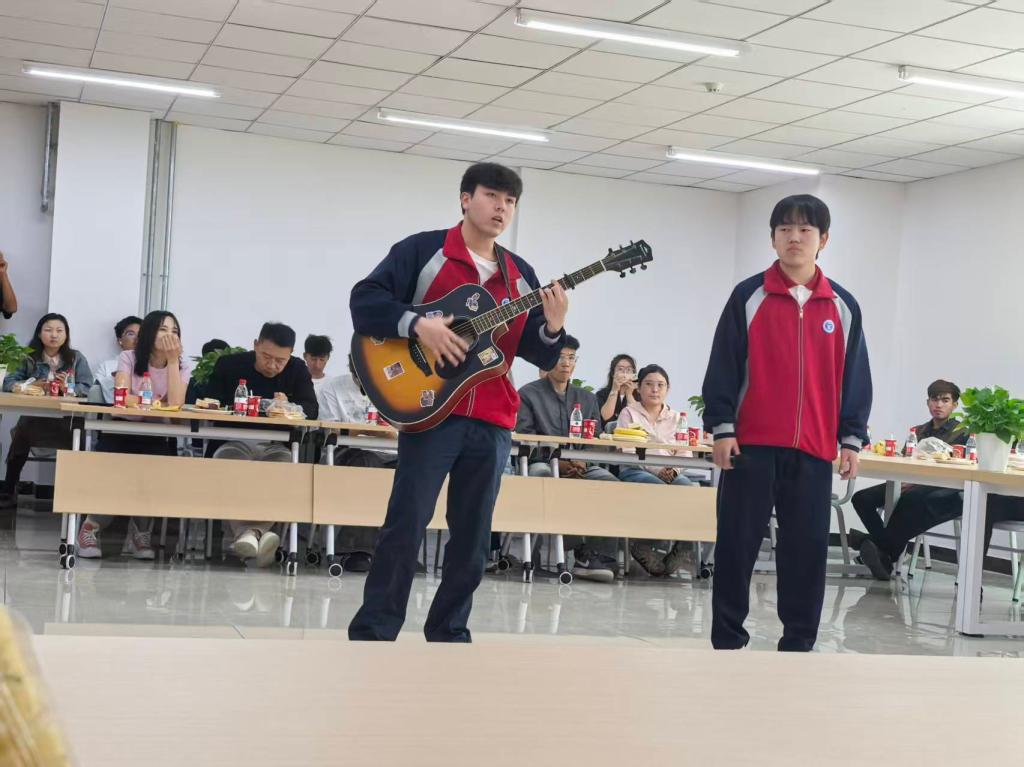 新疆职业大学审计处与电力学院共办“三进两联一交友”活动 歌舞竞答绘创意 师生融情一家亲