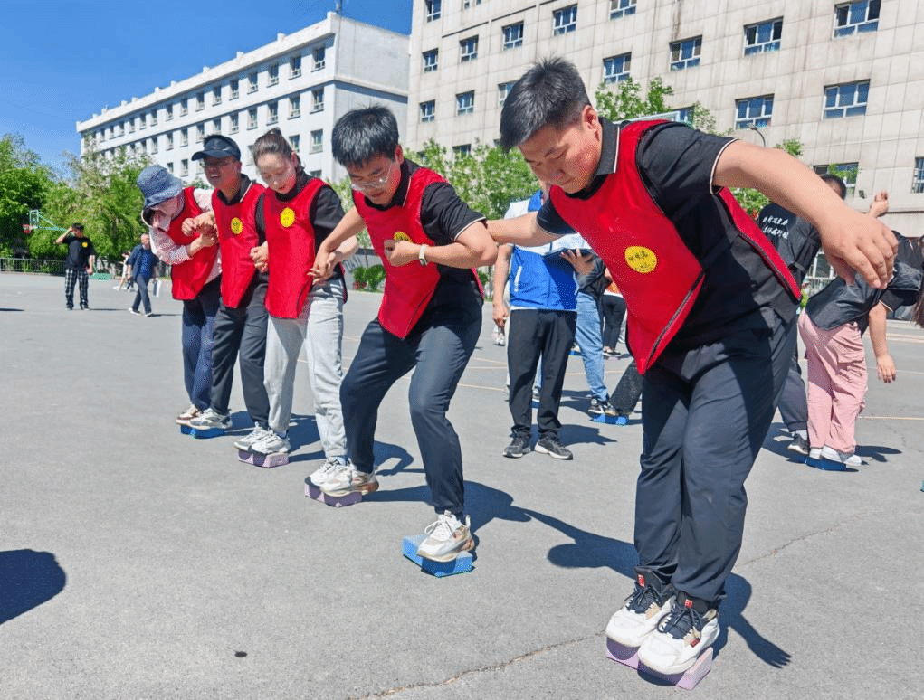活力校园:我院教职工趣味运动会参赛纪实