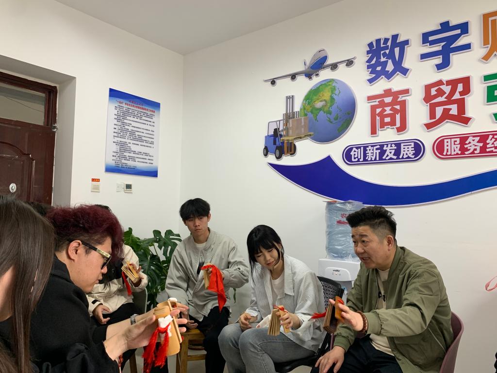 数字商贸学院“一站式”学生社区开展“曲艺润心・文化育人”专家进社区活动