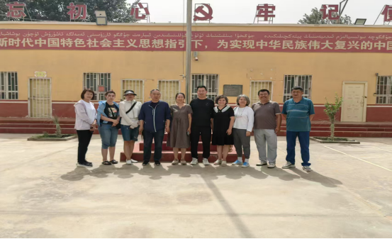 新疆职业大学开展“七一光辉映团结,结亲共话党恩情”结亲活动