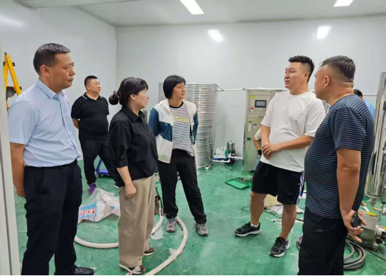新疆职业大学赴塔尔吉村开展美丽宜居村走访调研-统战部
