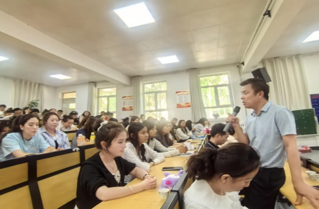 外语为媒 技能为翼—— 让每个学生成为联通世界的职业达人