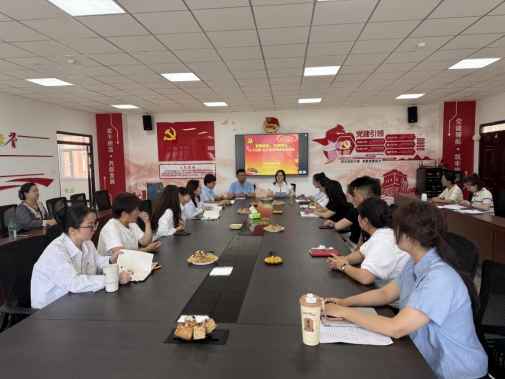 致敬耕耘，光荣卸任外国语言学院举办荣休欢送会活动