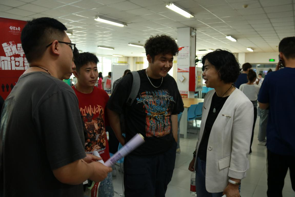 百日冲刺促就业 校企合作谋新篇——传媒与设计学院举行实习暨就业双选会