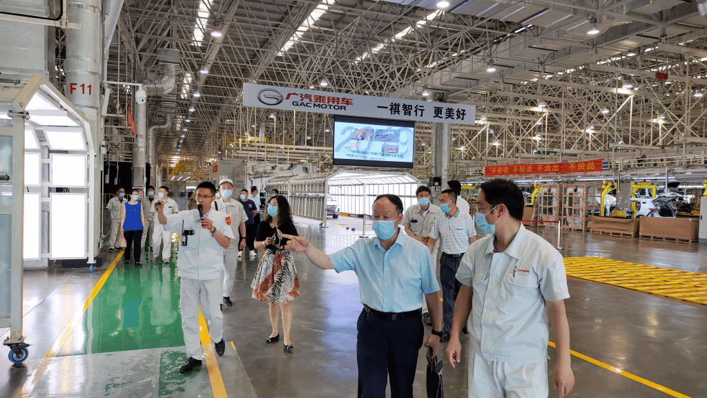 学校领导赴广汽传祺新疆分公司调研校企合作并参加实训基地授牌仪式