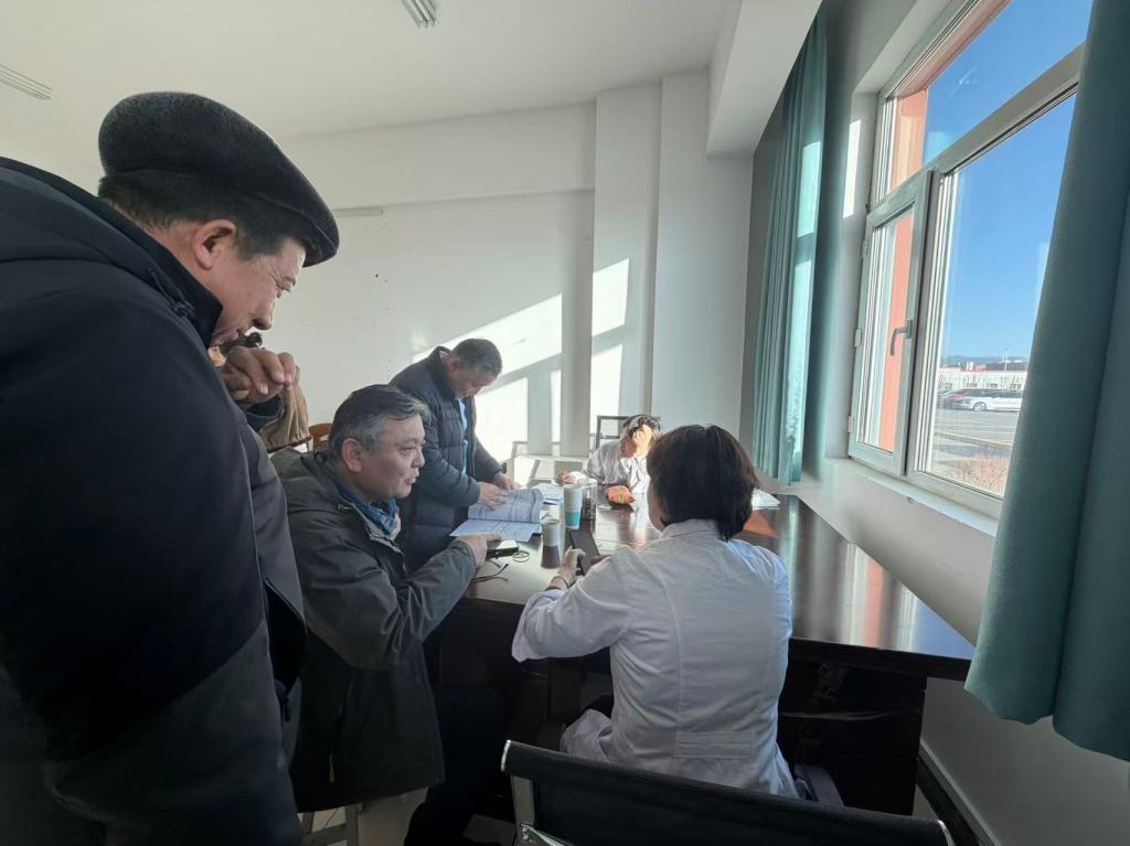 中医护航・健康校园——我校联合自治区中医院开展义诊活动