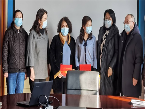 自治区教育工会慰问我校困难职工