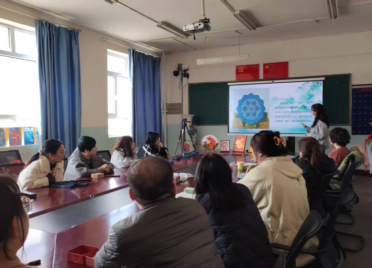 “锦绣同心·指尖芳华·非遗传承”教育科学学院大组 开展非遗文化进校园活动