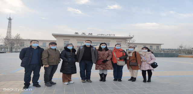 “巾帼心向党,喜迎'三八'妇女节” ——新疆职业大学结亲工作队与村民共度佳节