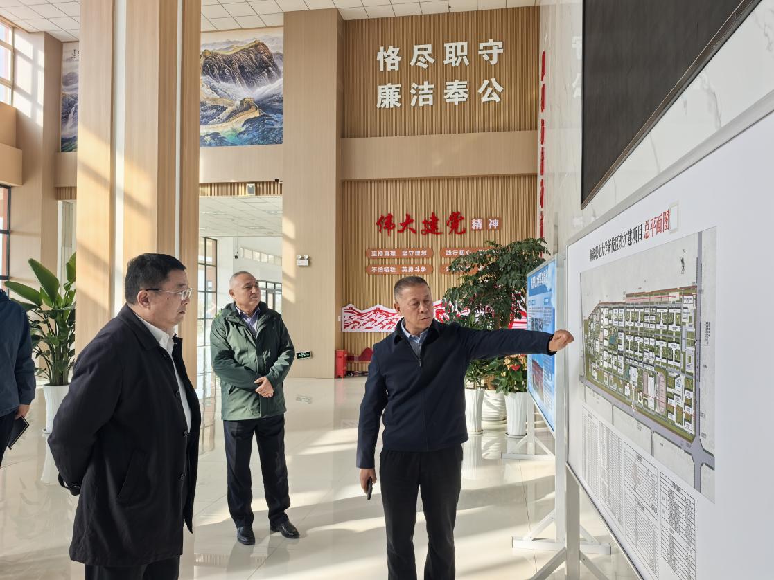 喀什理工职业技术学院党委书记李福来一行莅临我校新校区参观交流