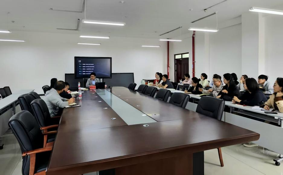 专家引领明方向 数智赋能启新程——薛兵旺教授为旅游学院教师做数字文旅教育改革...