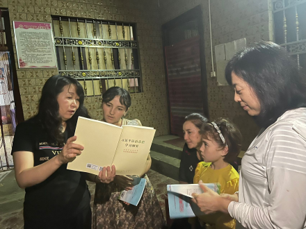 【结亲周】民族团结一家亲,法治宣传村中行