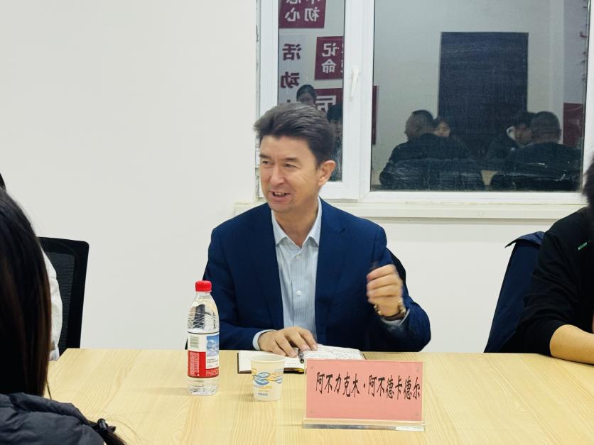 一堂“暖心课”：校长与学子的倾听对话——校长阿不力克木·阿不德卡德尔走进烹饪与餐饮管理学院开展青年学生交流座谈会