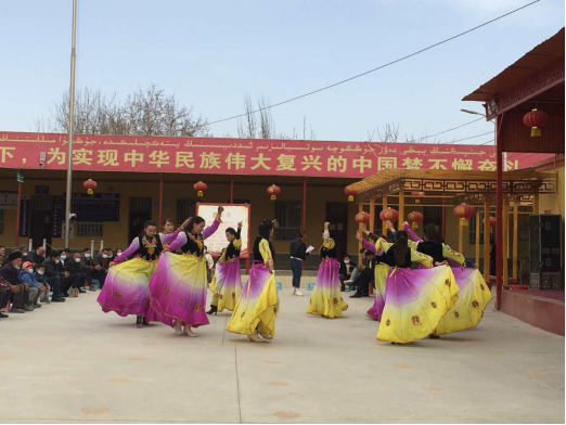 我校结亲工作队与村民开展“巾帼心向党,喜迎 ‘三八’妇女节”联谊活动