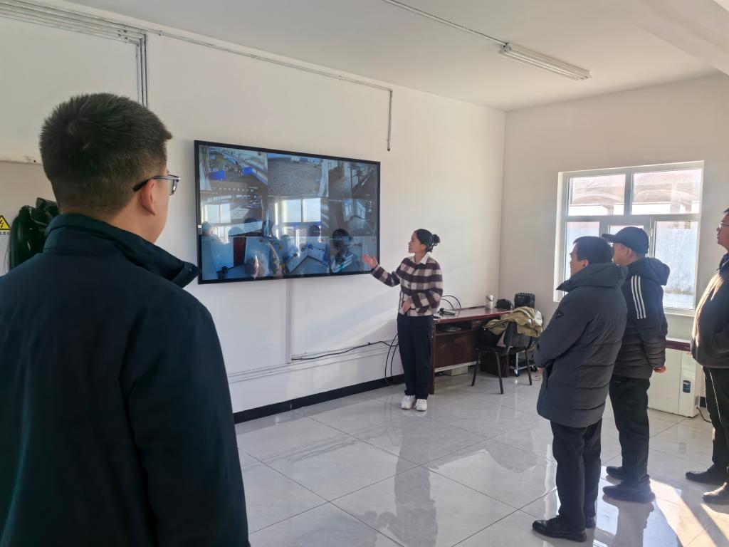 党建引领聚合力 校地融合促振兴——我校支部联建共赴达坂城区阿克苏乡开展“党建引领 和美乡村建设”主题党日活动