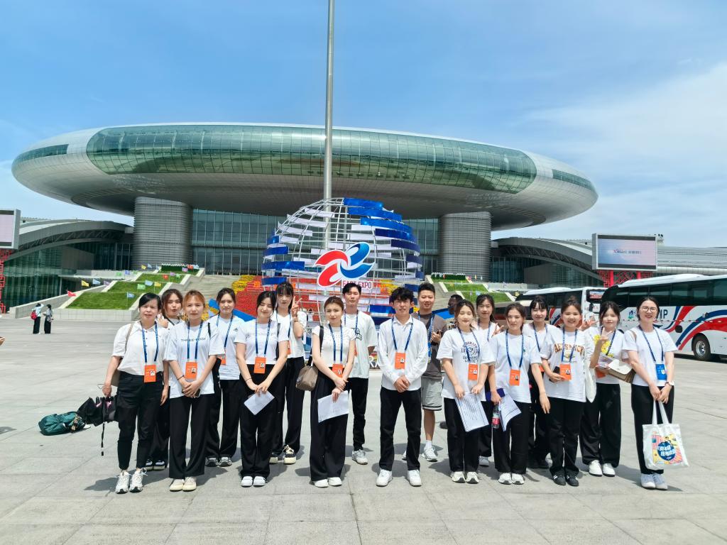 我校外国语言学院师生亮相亚欧博览会助力会议圆满召开