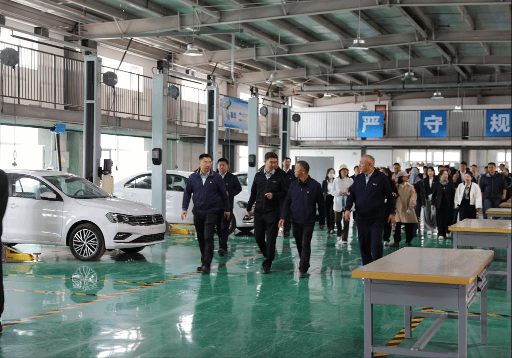 我校组织教职工实地参观新校区