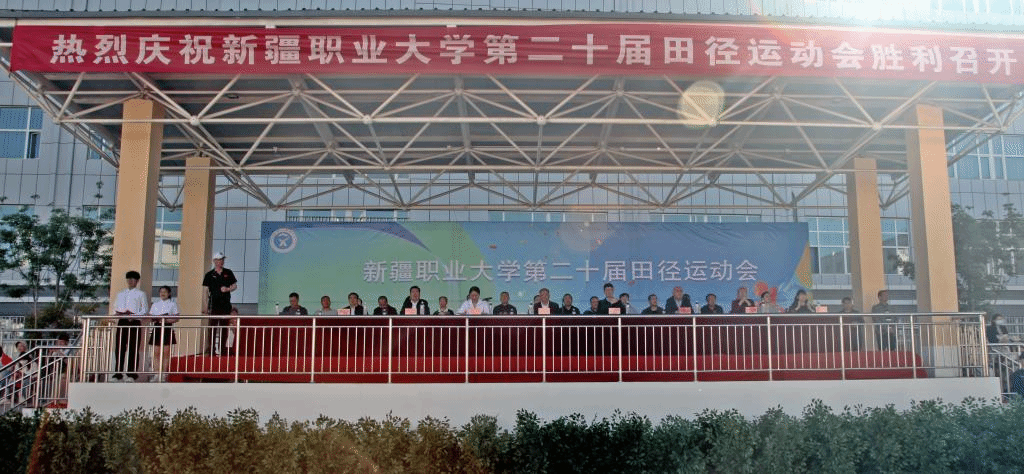 我校第二十届田径运动会隆重开幕