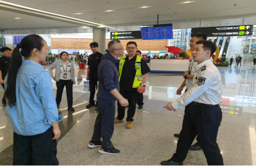 情系实习生关怀暖人心情系实习生关怀暖人心智慧交通学院领导及教师代表赴乌鲁木齐天山国际机场慰问安保岗位实习学生