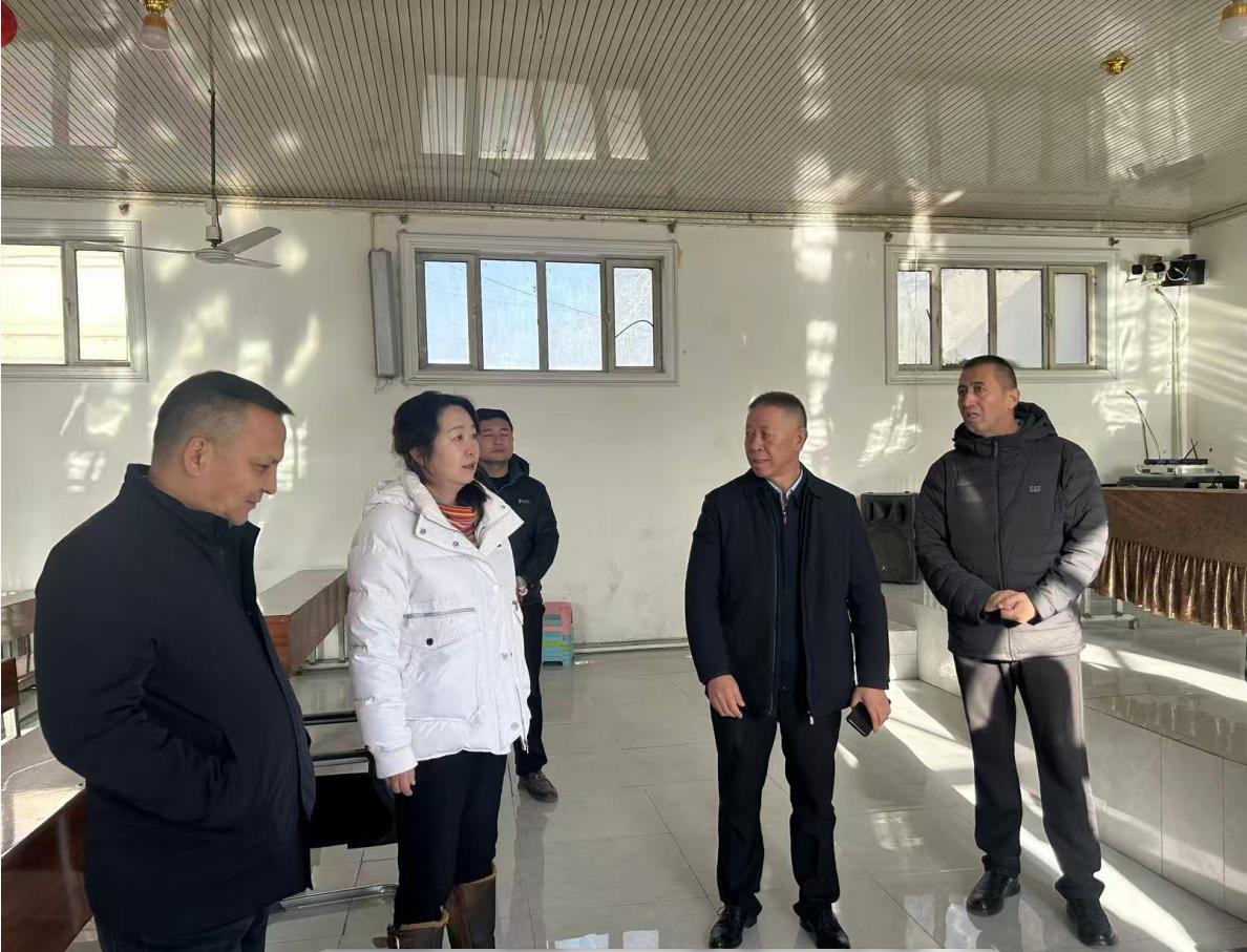 心系一线驻村干部，校党委书记黄朝华赴墨玉县开展慰问调研