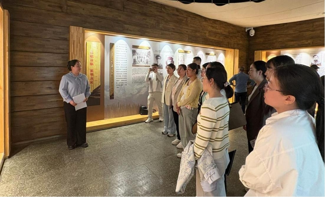 传承红色基因 铸就蓝天忠魂——我校马克思主义学院教师赴空军新疆航空队纪念馆开展主题党日活动