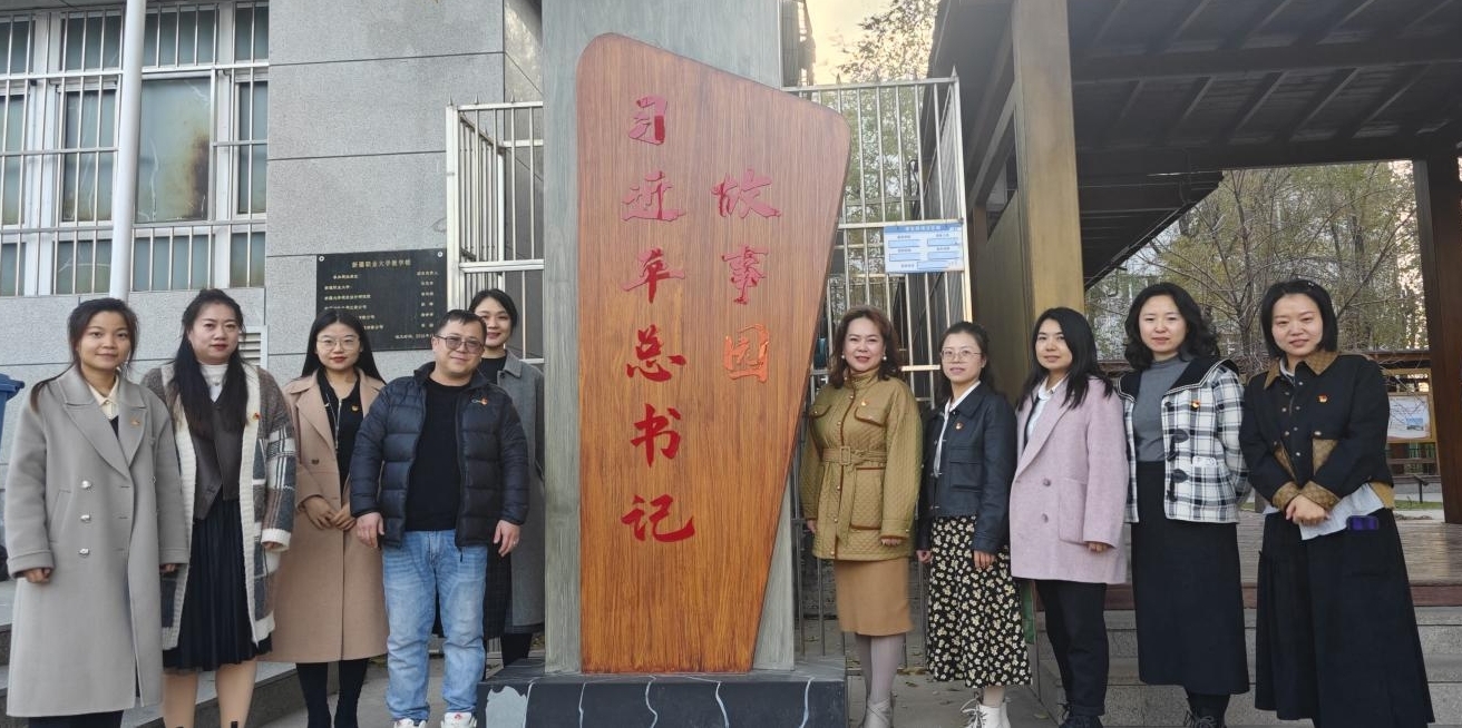 我校公共管理学院教工党支部开展 “回望来时路 重忆入党心”主题党日活动
