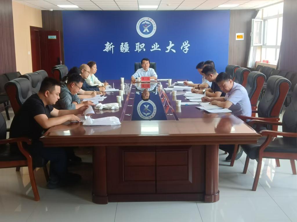 立足区域产业发展 严守规范建设底线——我校召开实训室建设评审论证会