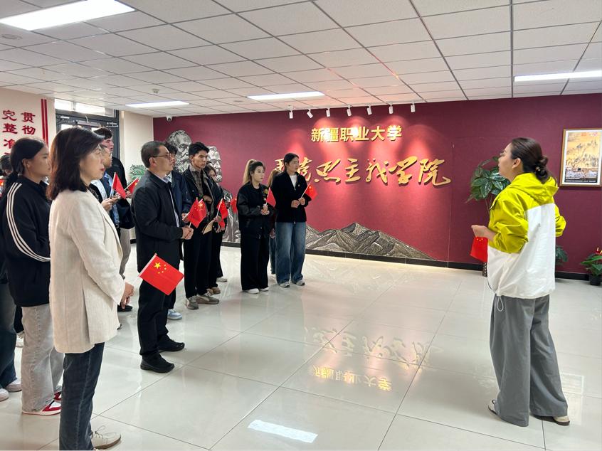 双节同庆家国梦 青春礼赞新征程——我校机关党委组织部、人事处(教师工作部)党支部举办迎中秋庆国庆主题党日活动