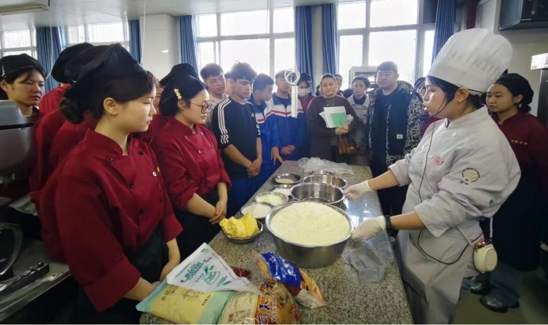 校际携手共焙育人芬芳——我校烹饪与餐饮管理学院与喀什市中等职业技术学校开展教学交流活动