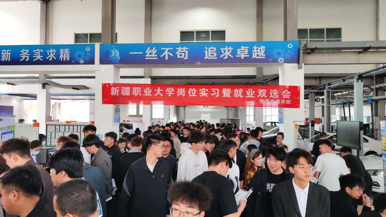 /252025春风送岗促实习职海扬帆助就业——我院举办岗位实习暨就业双选会