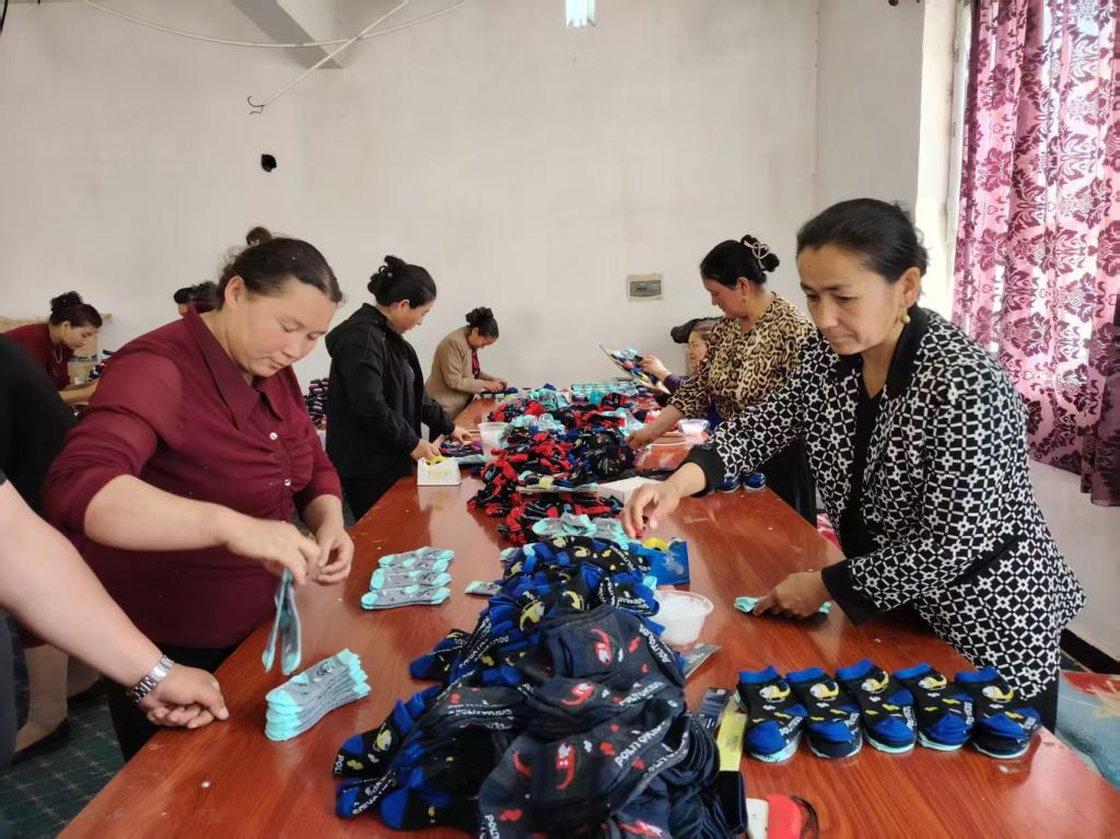 【结亲周】劳动竞赛促团结 同心共筑中国梦——我校“民族团结一家亲”活动暨劳动竞赛纪实