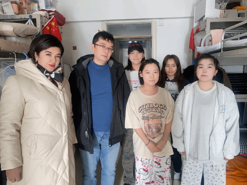 新学期“三进两联一交友”专项行动:走访关怀促成长,凝心聚力启新篇
