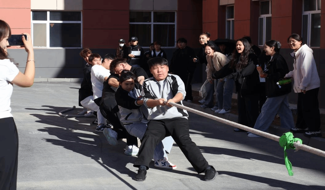 同心聚力展风采，力拔山河竞风流——信息技术学院拔河比赛圆满落幕