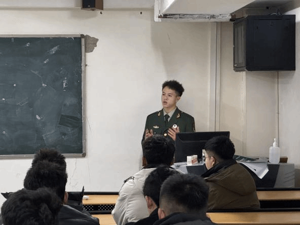 “燃青春烽火,铸强军伟业,征兵行动等你来”宣传讲座顺利召开