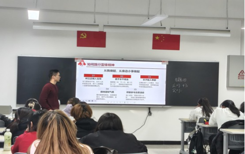 三月“锋”潮来袭！信息技术学院青年用青春点亮雷锋精神