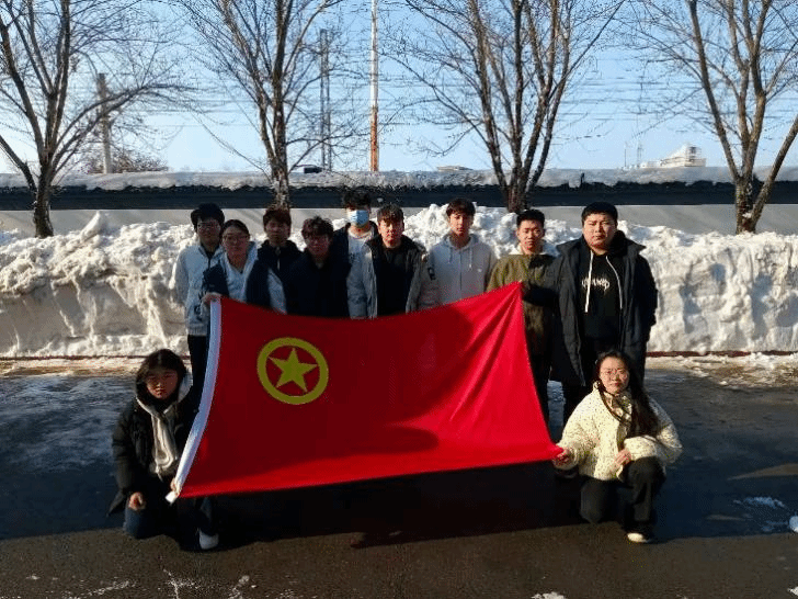 信息技术学院“清扫校园积雪志愿服务活动”顺利举行